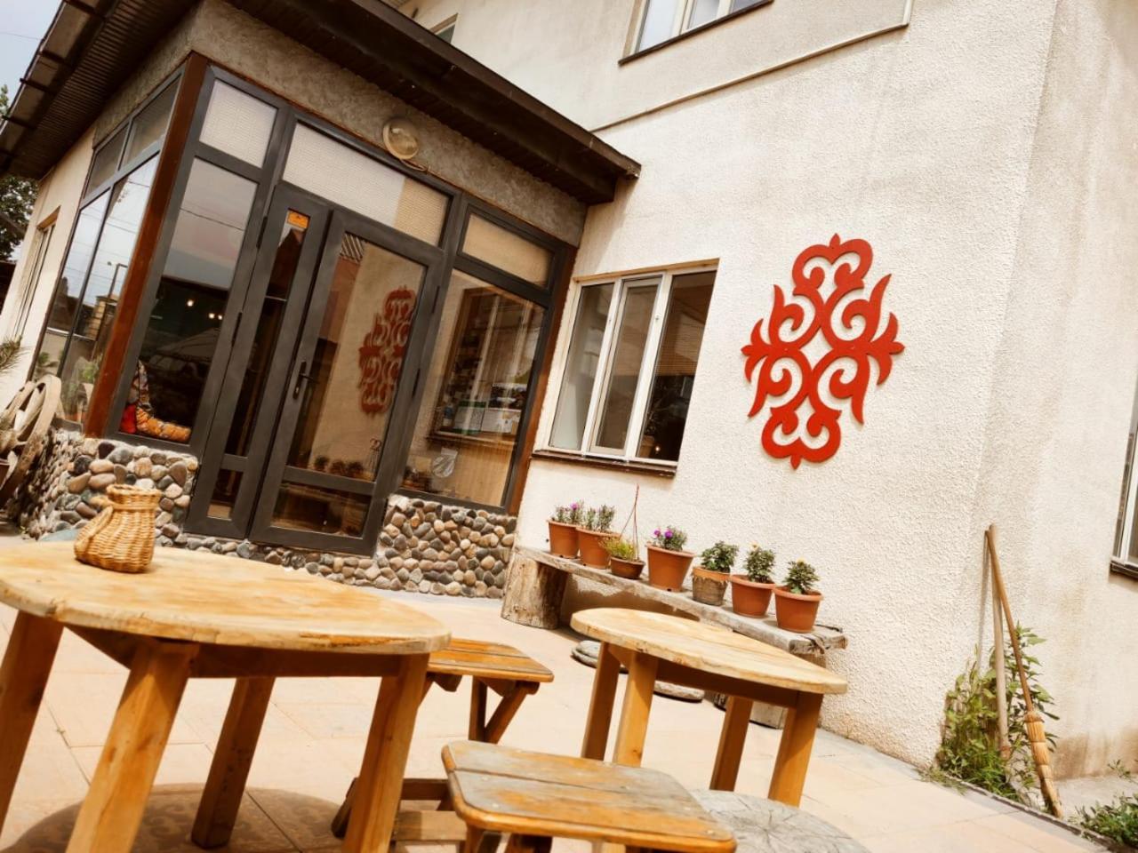 Silkroad Guesthouse 비슈케크 외부 사진